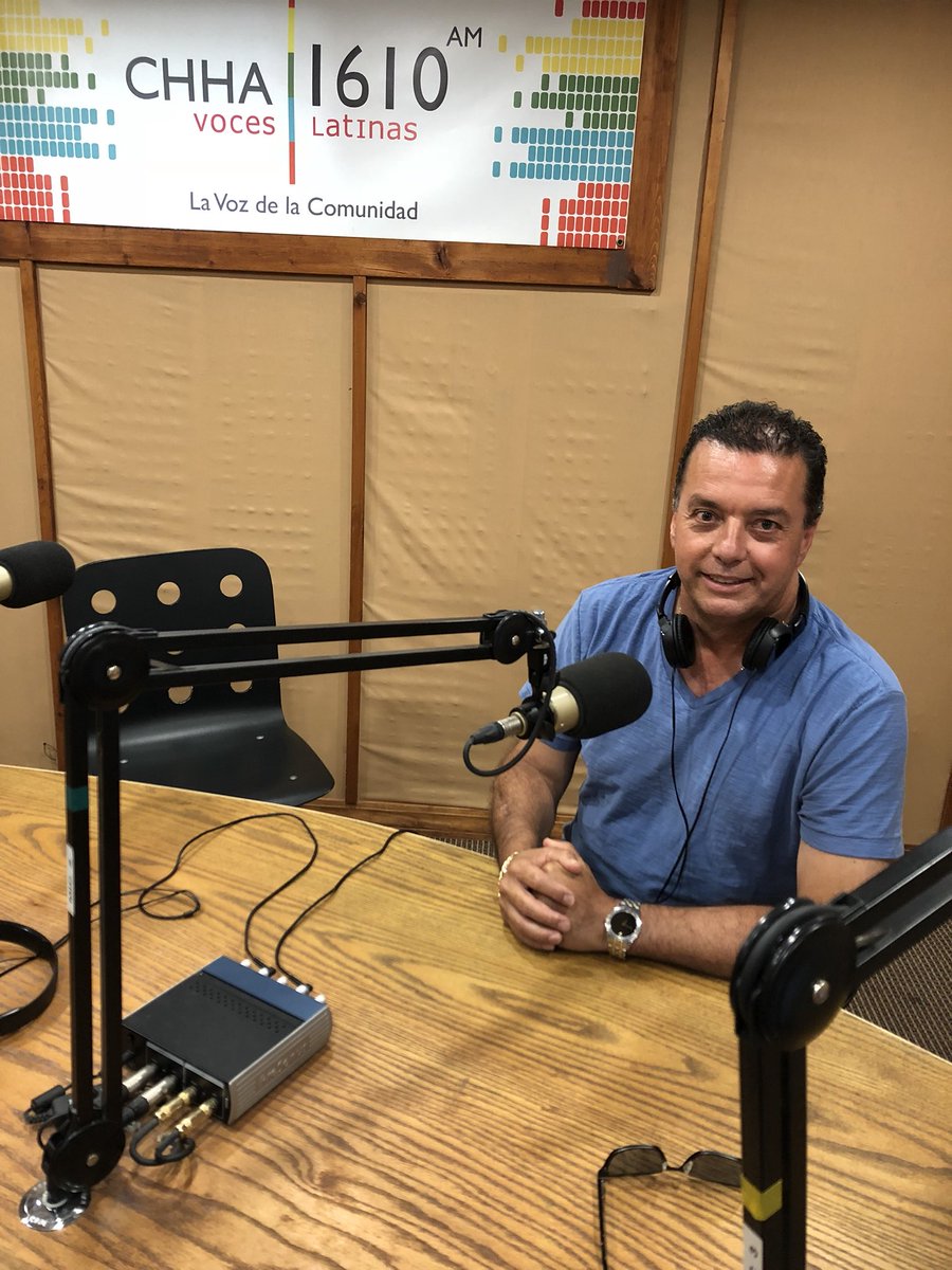 TOSilviaMendez's tweet image. Una foto de un estupendo fotógrafo! Gracias, @majicor por la charla acerca del fascinante mundo de la fotografía! 📸 #MagicVision