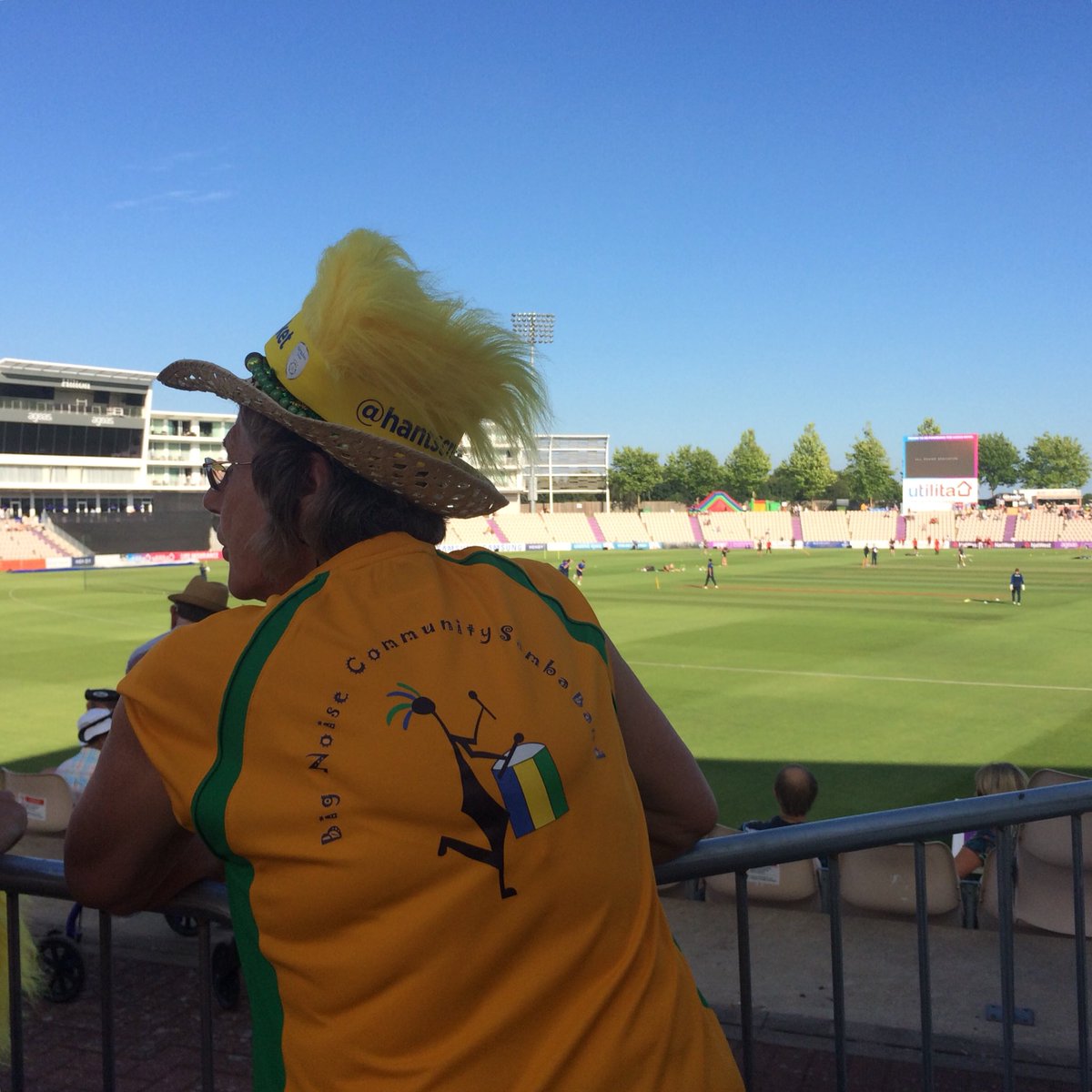 BigNoiseSamba's tweet photo. We had an amazing time @TheAgeasBowl for the @hantscricket match - thank you! 😎💛 https://t.co/Z48TyNu3rh