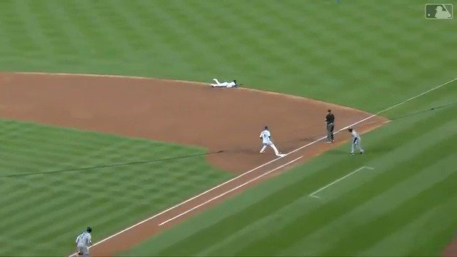 That was a sick double play. 😳 https://t.co/kL4MoVrpU1