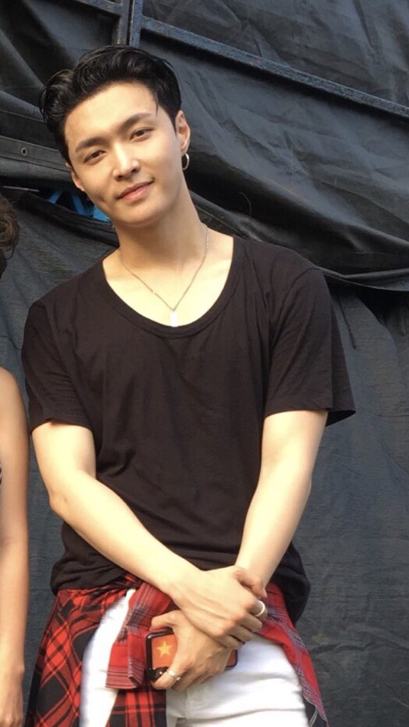 junjjangmyeon's tweet photo. U so fine boi 🔥🔥@LAY_zhang_ #LayZhangLolla https://t.co/9wBVSJxijq