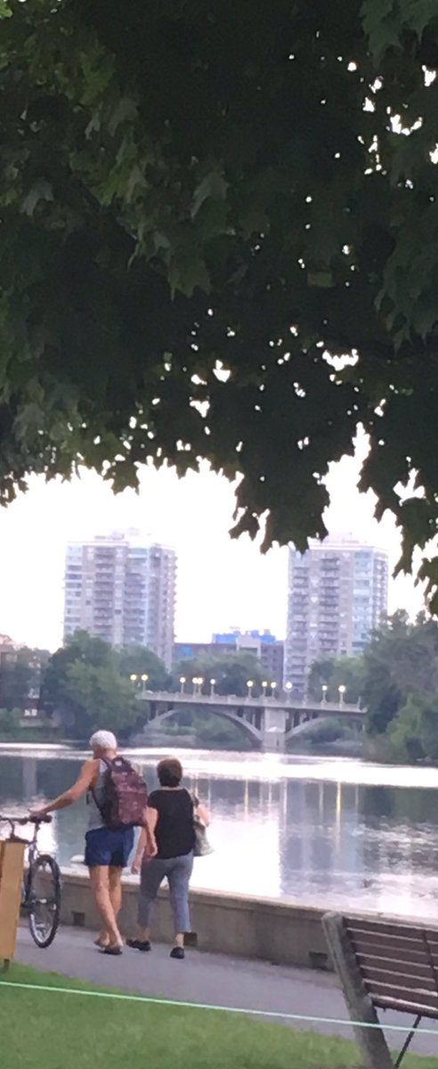 DandyYOWSeen's tweet photo. Beautiful night at #Strathcona Park. Tons of #picnics, walkers, kids, families, #bikes, #yoga, #tightropes, #TaiChi, #fishing, and #theatre @OdysseyTheatre https://t.co/YuOUR8JBNr