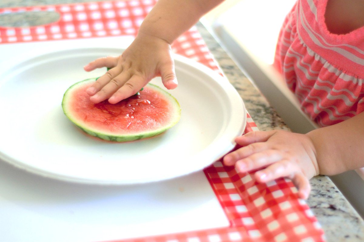 littlepartners1's tweet photo. This fruit cutting activity is perfect for practicing #finemotorskills and for #NationalWatermelonDay ::  https://t.co/Y4K18mVSz7 @HollyBBaking https://t.co/uMf52RHyPP