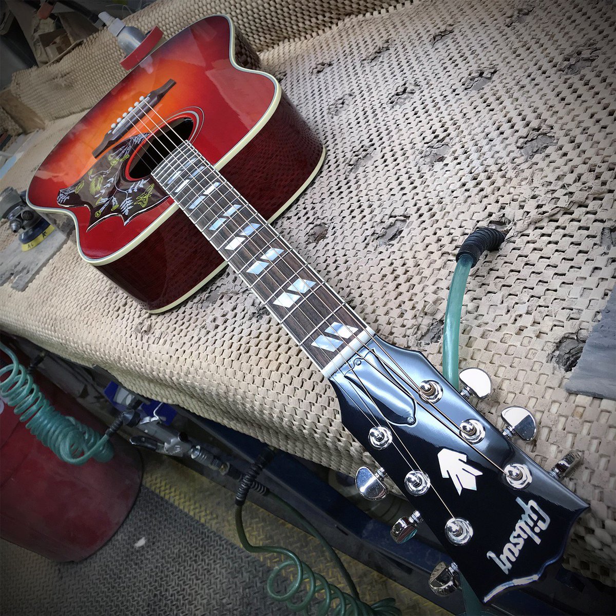 A Hummingbird Dream #gibson #onlyagibsonisgoodenough