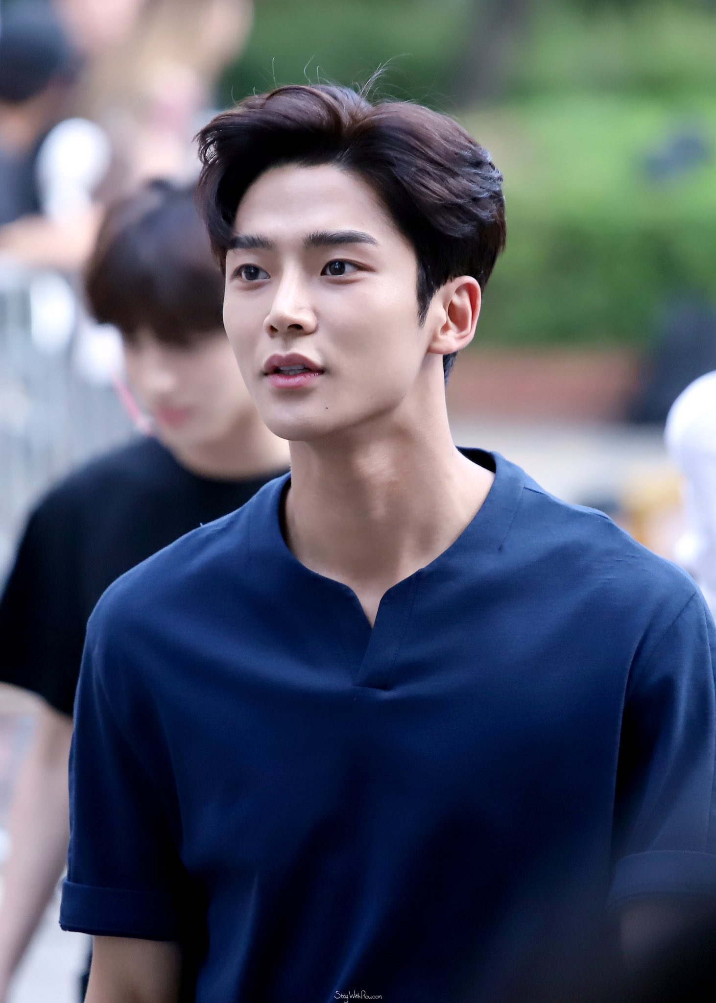 김석우 로운 채현승 하루 고은섭 최위진 이름도 다 자기같아가지고,,,잘생겼네.. | 인스티즈