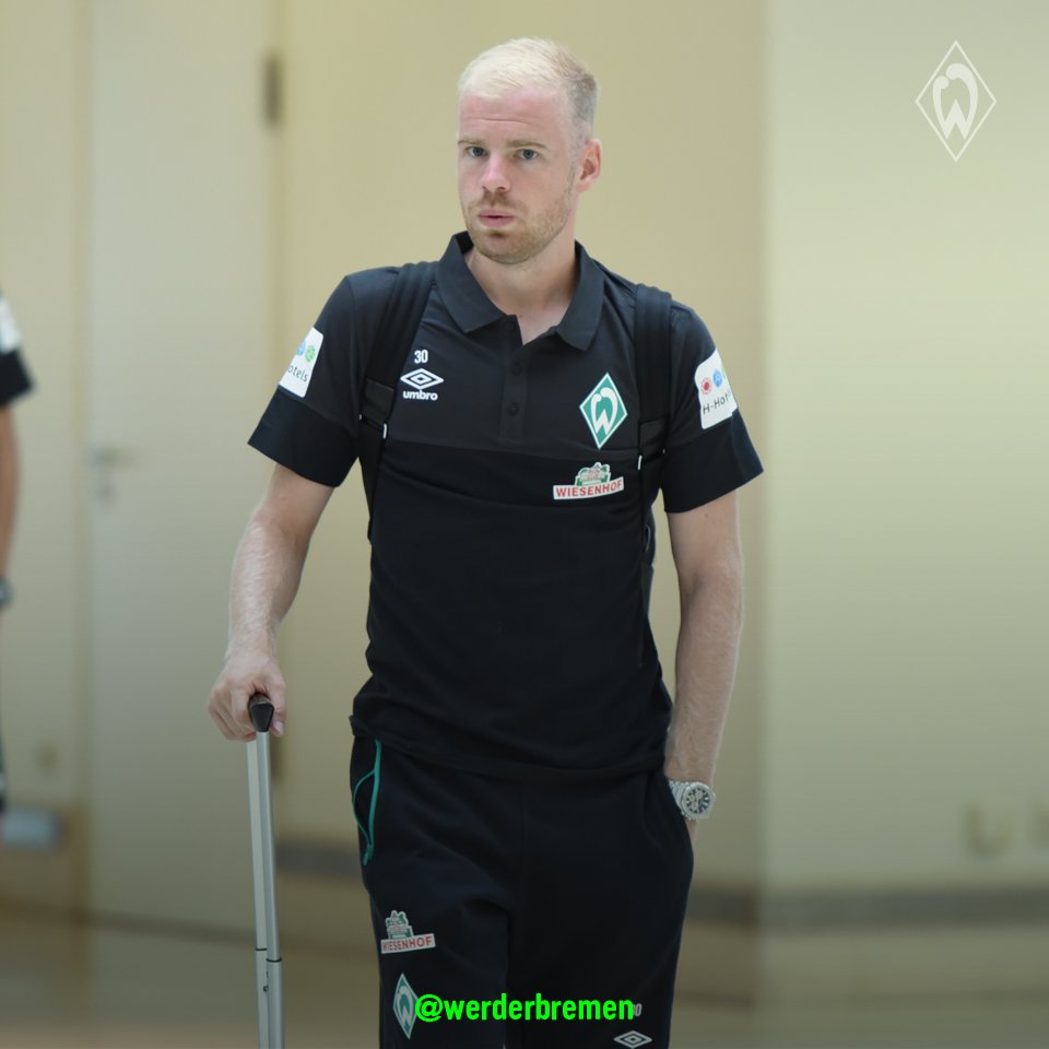 werderbremen's tweet photo. Und auch unsere Neuzugänge @DavyKlaassen, Yuya #Osako und Stefanos #Kapino sind pünktlich. 😉 #Werder https://t.co/E9i3OonIzk