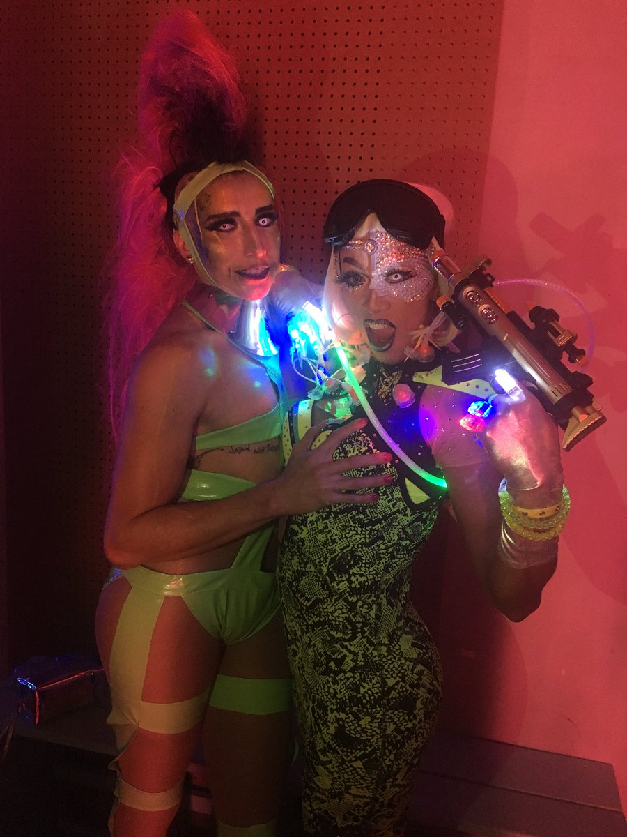 Robotania's tweet photo. Noche de #MicroClubbing 🔥en Guadalajara con @RedRabbitDuo 👠 https://t.co/ke1mrgmIr4