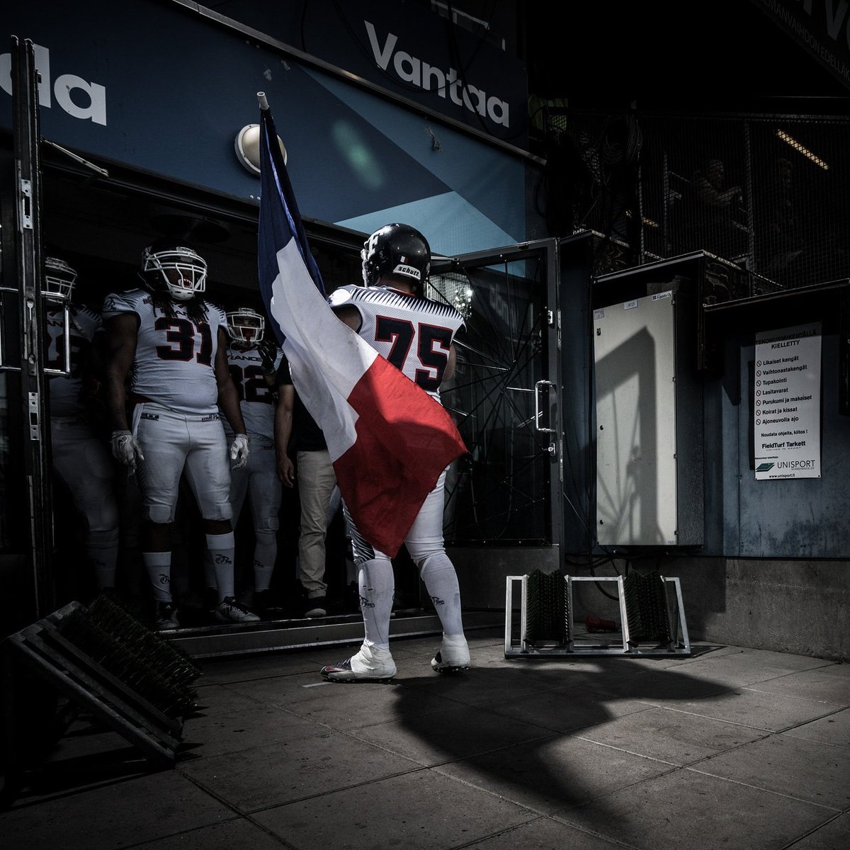 EsumePatrick's tweet photo. Gameday European Championship 🇨🇵🏆🏈 #nuffsaid #champion #fffa #equipedefrance #equipetricolor #teamfrance #teamwork #teamdiverse #coachesume #believethehype #rannfl #rannflsüchtig #lifeisgood #nopainnogain #moretocome @ransport @ProSiebenMAXX https://t.co/GiIOIdBNwH