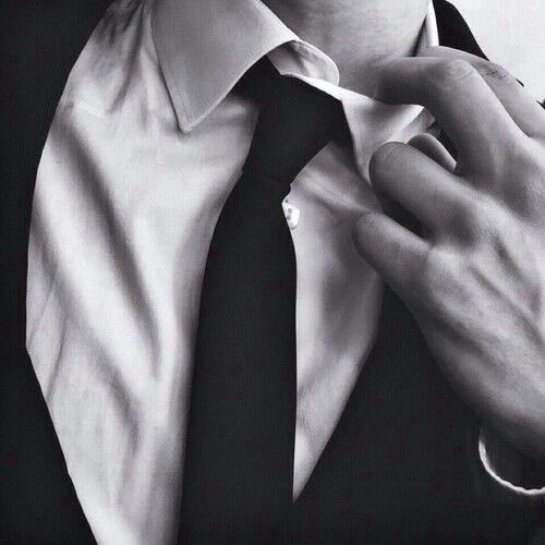 //“The way he painted her hair with stardust made the pale moon consumed with envy.”//