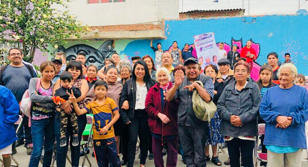 NoraMEscamilla's tweet photo. Este #FelizFinde tuve la oportunidad de convivir con amigxs y vecinxs de la colonia #Cuauhtémoc. Seguiremos #TrabajandoEnEquipo para generar beneficios dentro del #Distrito10Local. https://t.co/SgIJBbBfSV