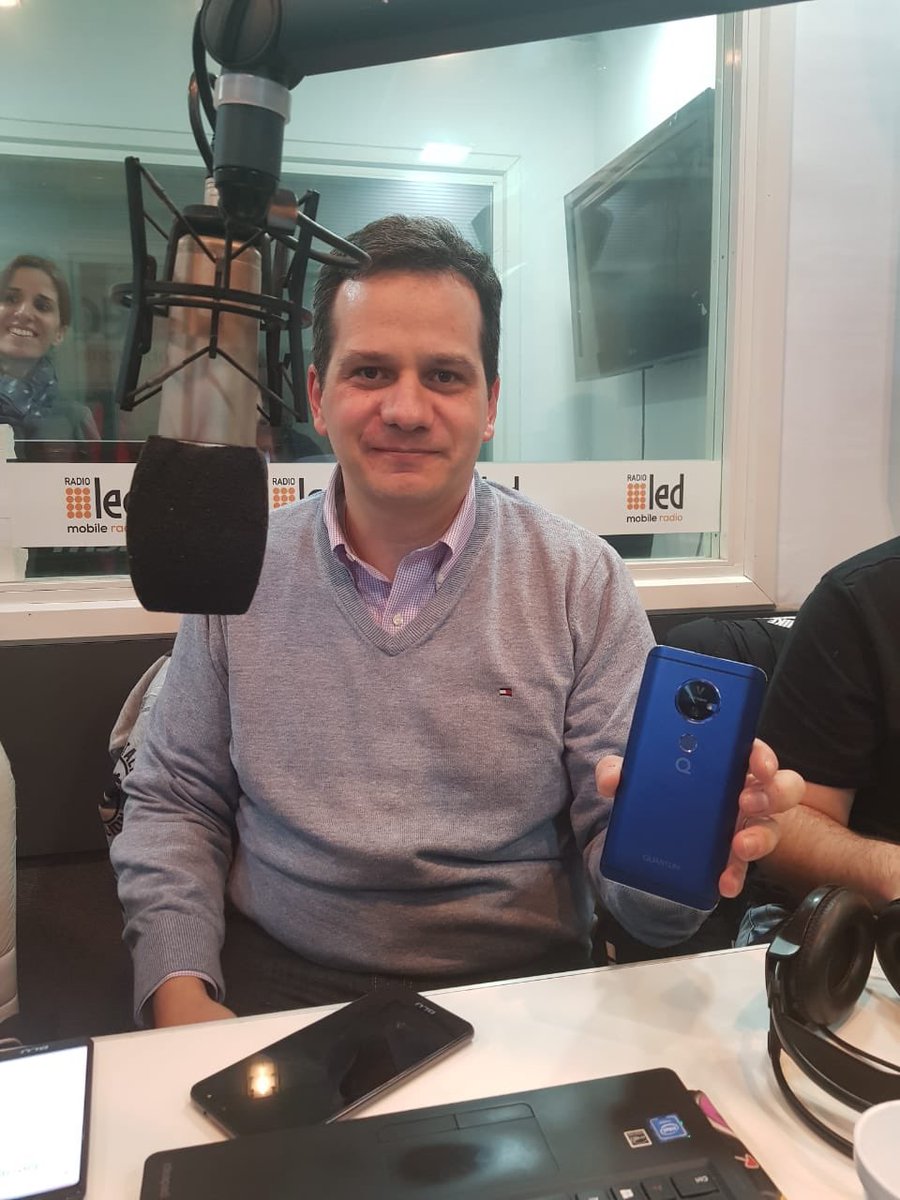 culturageek's tweet image. . Hernán Descalzi, gerente del Cono Sur de @MediaTek, vino a hablar de procesadores y dos nuevos celulares con #AndroidGo y proyector.
