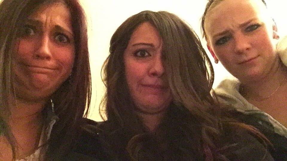 claudiyuh_'s tweet photo. We’re so attractive... @MELiiiisssssaaa #mybffs #loveyou #missyou #doublechinsforthewin 💕 https://t.co/aYTqnoApX2
