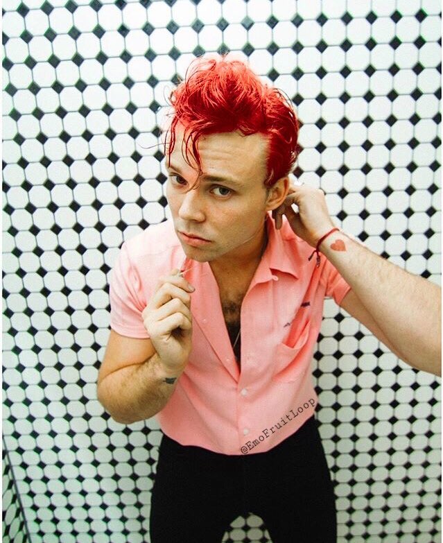 A concept: Ashton Irwin with red hairpic.twitter.com/Gi7tMZlXIf.