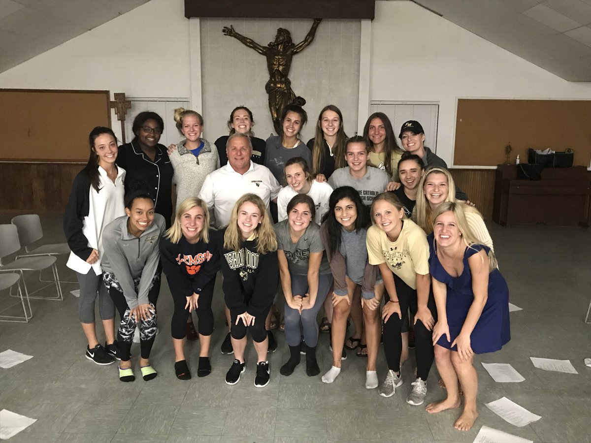 HornetGVB's tweet photo. Building our foundation🐝 1 Corinthians 12:14 #BMVB #ForeverStrong #2018retreat https://t.co/aeAZzLuQia