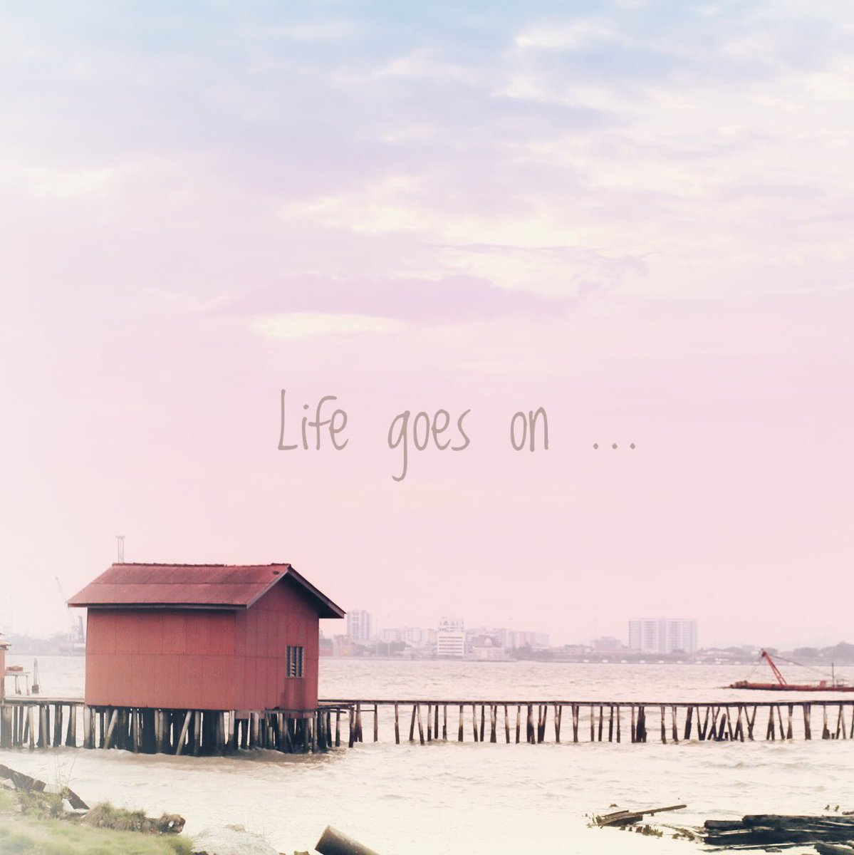 Alice__Ng's tweet photo. 🌄 

#sunrise #life #quote #LifeGoesOn #Saturday #morning #peace #calm #MissHerEveryday #sea #sky #jetty #Penang #Malaysia #EOS #Canon #6D https://t.co/vHt3PpwhWG