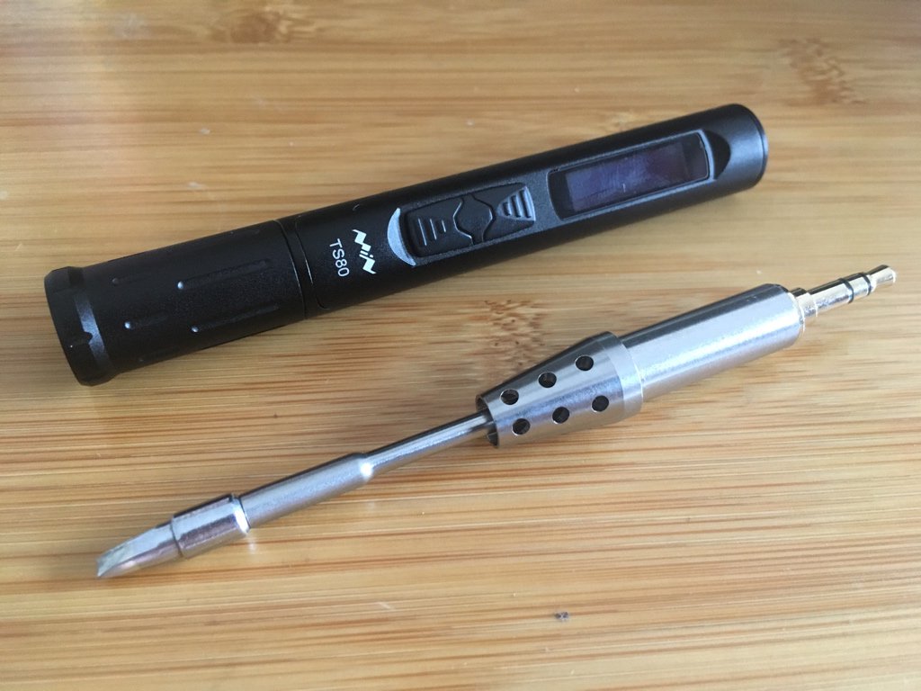 GerwinJanssen's tweet photo. I got my New TS80 USB C Smart soldering iron 🤩 #nerdporn https://t.co/Y0C3meF19s