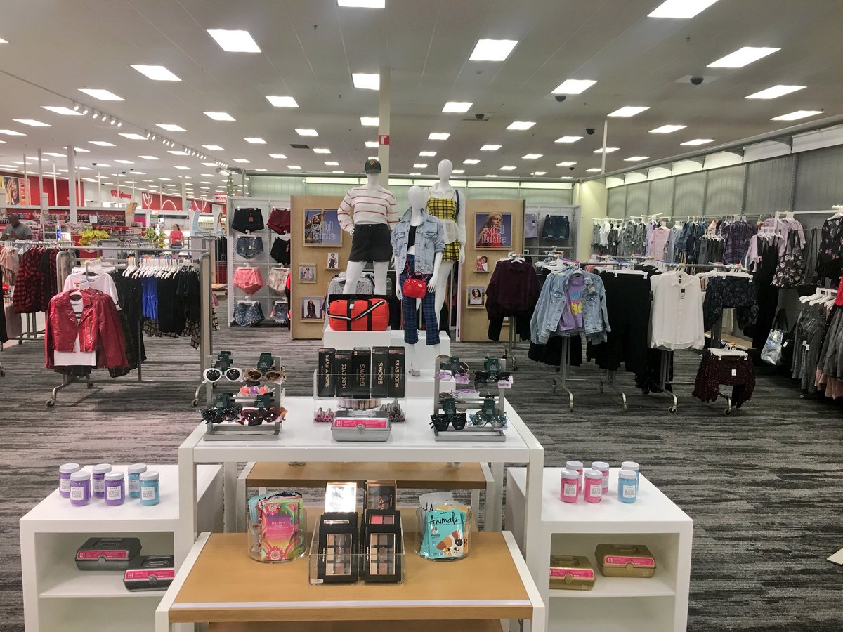 RubyRedVML_Shan's tweet photo. Going absolutely #Wild over our new brand launch for #WildFable!! The team is working so hard and I just have to recognize their efforts!! We 💜 you Guys!!! #90scomeback #TargetStyle #T1938 #lovemyteam #vmLife @rebekahfTGT @JustinBowen415 @1938Derrick @pauly_ov @ColonJosian https://t.co/uxo0v2UseT