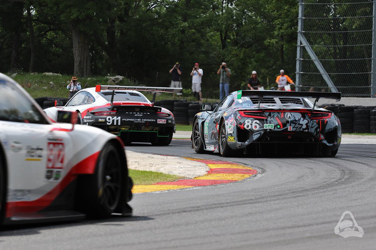 MeccaofSpeed's tweet photo. Get right into the heavy traffic in Turn 6 today @roadamerica with a different angle from the other shooters.
#ctrrsc #roadamerica #imsa #meccaofspeed #porsche #nsx https://t.co/kamegrXrpa