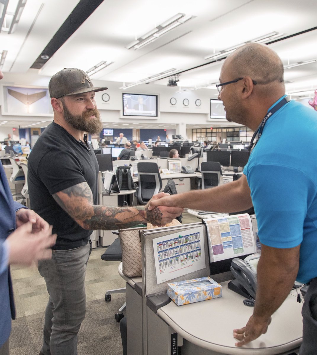NetJets on Twitter "Zac Brown makes a stop during his concert tour to