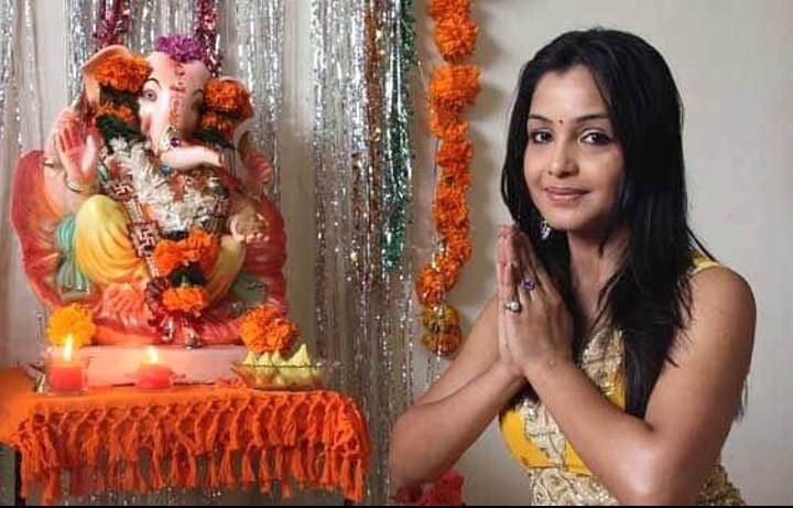 SonuKDas32's tweet photo. वक्रतुण्ड महाकाय सूर्यकोटि समप्रभ
निर्विघ्नं कुरु मे देव सर्व कार्येषु सर्वदा।🙏
दिन की शुरुआत संसार के दो सबसे प्यारे मुखों के साथ😊एक वह जिसे म���सीबत पड़ने पर हर कोई स्मरण करता है और एक वह जिसे मुश्किल पड़ने पर मै याद करता हूँ😇ढे...र सारे प्यार के साथ सूप्रभात @ShubhangiAtre 😘 https://t.co/xghlQIdFGC