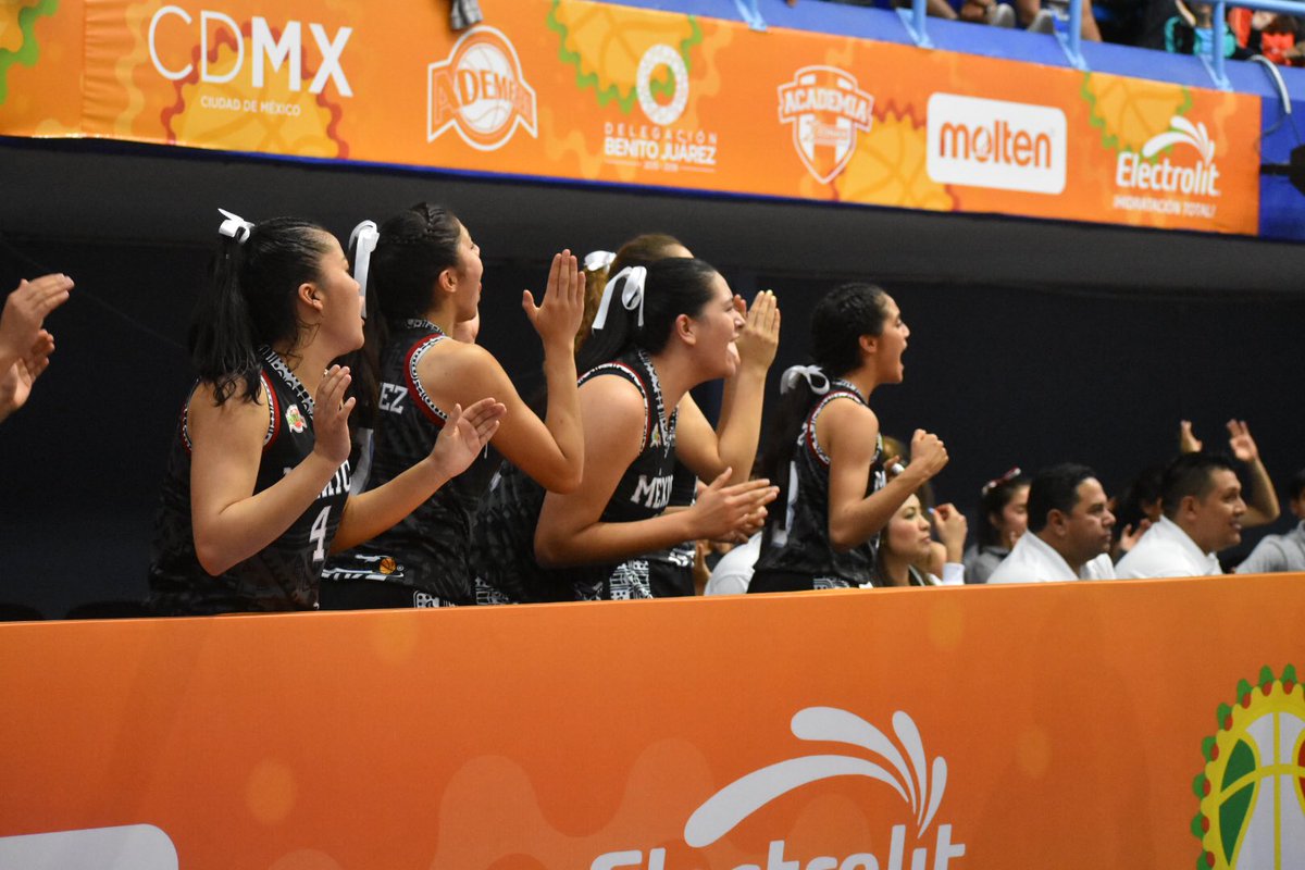 solobasket_mx's tweet photo. ¡SE ACABÓ EL PARTIDO! 

Gran juego de las #12Guerreras 🇲🇽que caen 54-65 ante Canadá 🇨🇦 en el cierre de la primera fase del #FIBAU18Americas https://t.co/4s78rFsSAs