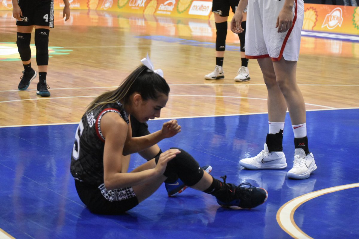 solobasket_mx's tweet photo. ¡SE ACABÓ EL PARTIDO! 

Gran juego de las #12Guerreras 🇲🇽que caen 54-65 ante Canadá 🇨🇦 en el cierre de la primera fase del #FIBAU18Americas https://t.co/4s78rFsSAs