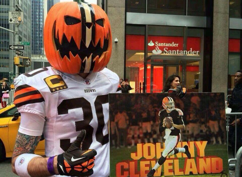 Mike_Nickels31's tweet photo. @SportsCenter #NeverForget #PaidBarMascot #GoBrowns https://t.co/QBMhxR5xf3