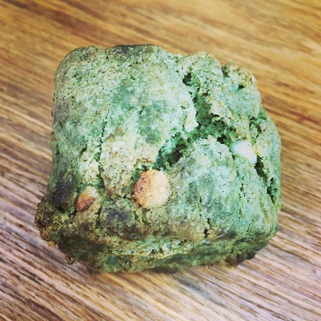こんにちは。Terroirです🍞
本日は久しぶりに抹茶とホワイトチョコのスコーンも焼いております🍵✨
20日まで頑張って色々焼きますよ～💪本日も宜しくお願いします😌

#パン工房terroir #テロワール #terroir #パン #パン屋 #スコーン #抹茶 #ホワイトチョコ #吉富町 ift.tt/2OaTWCa