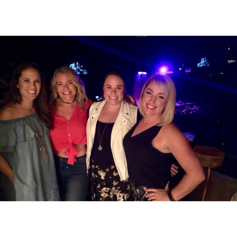 JessElberfeld's tweet photo. Thanks for letting us live the suite life with you, @whitneywilREACH! 🎟 #Sugarland https://t.co/iyQvfZ1kiv