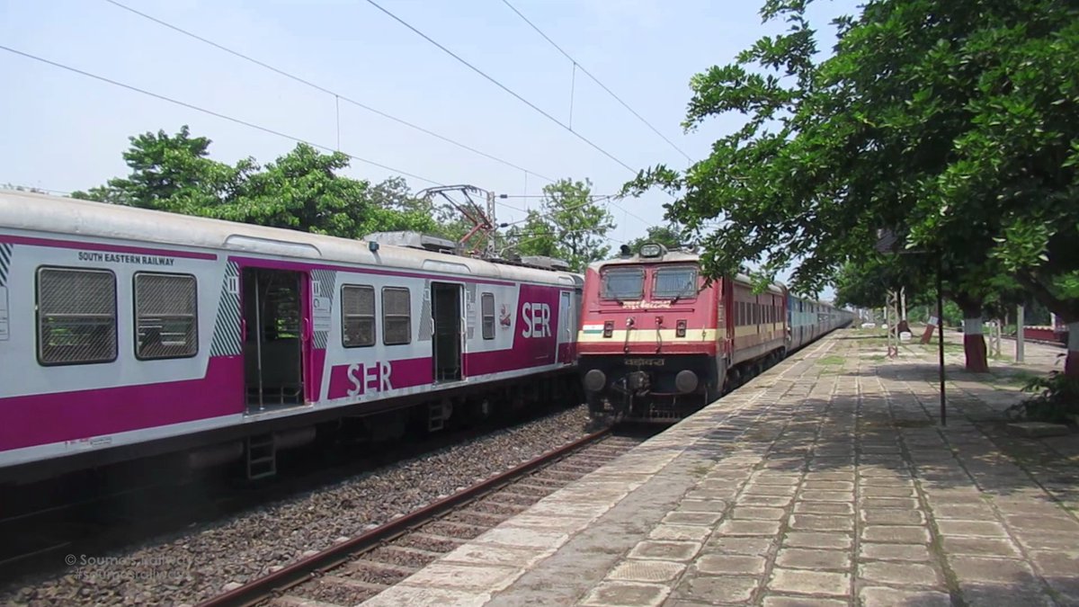 soumosrailways's tweet photo. Video link: https://t.co/x9w1x7KVLS
#Gujarat visits #Bengal. #Offlink #Vadodara #BRC #WAP4 #22942 visits #SER Zone #SuperCrawler #LTT #Shalimar #Kurla Express.
© #soumosrailways
#IndianRailways #ShyamChak #LokmanyaTilakTerminus #IndianRailway #IRFCA #Railfanning #trainspotting https://t.co/zzJeH1aATn