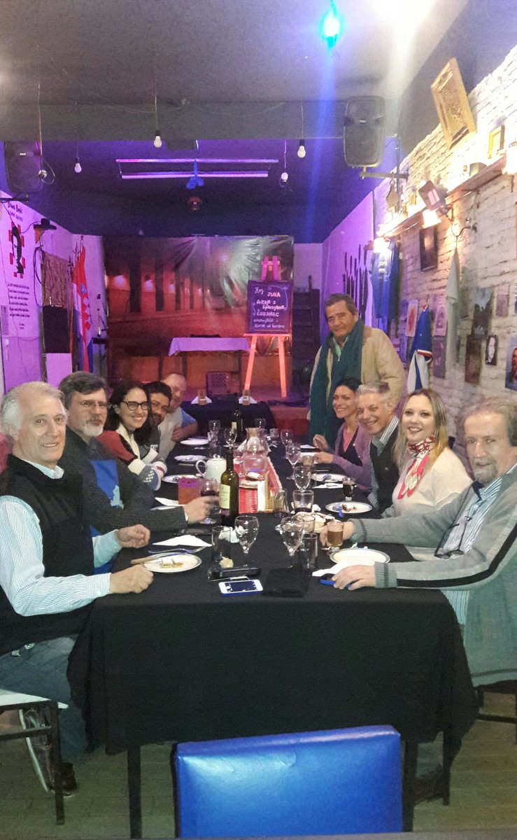 veronicasudar's tweet photo. Cena en el Centro Cultural Argentino Croata de San Telmo por medio del sistema gastronómico
#Cookapp: salir a cenar a la casa del chef (Mirko Hasenay).
#BuenosAires.
#Croacia https://t.co/RqVpVfXy29