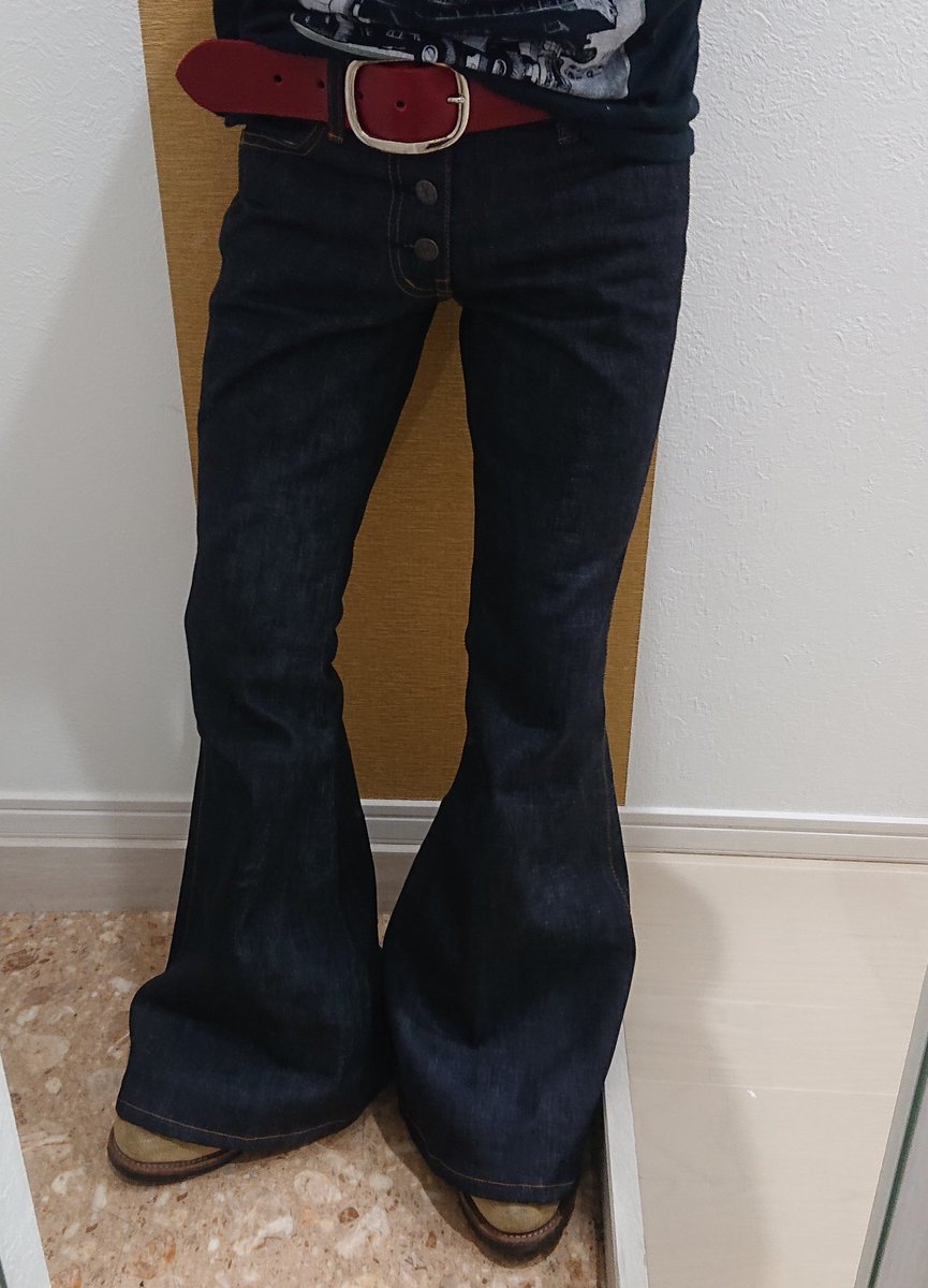 areare1q's tweet image. 渋谷DEE☆DEEのマグナム
#このタグを見た人はお気に入りのデニムを張り付ける