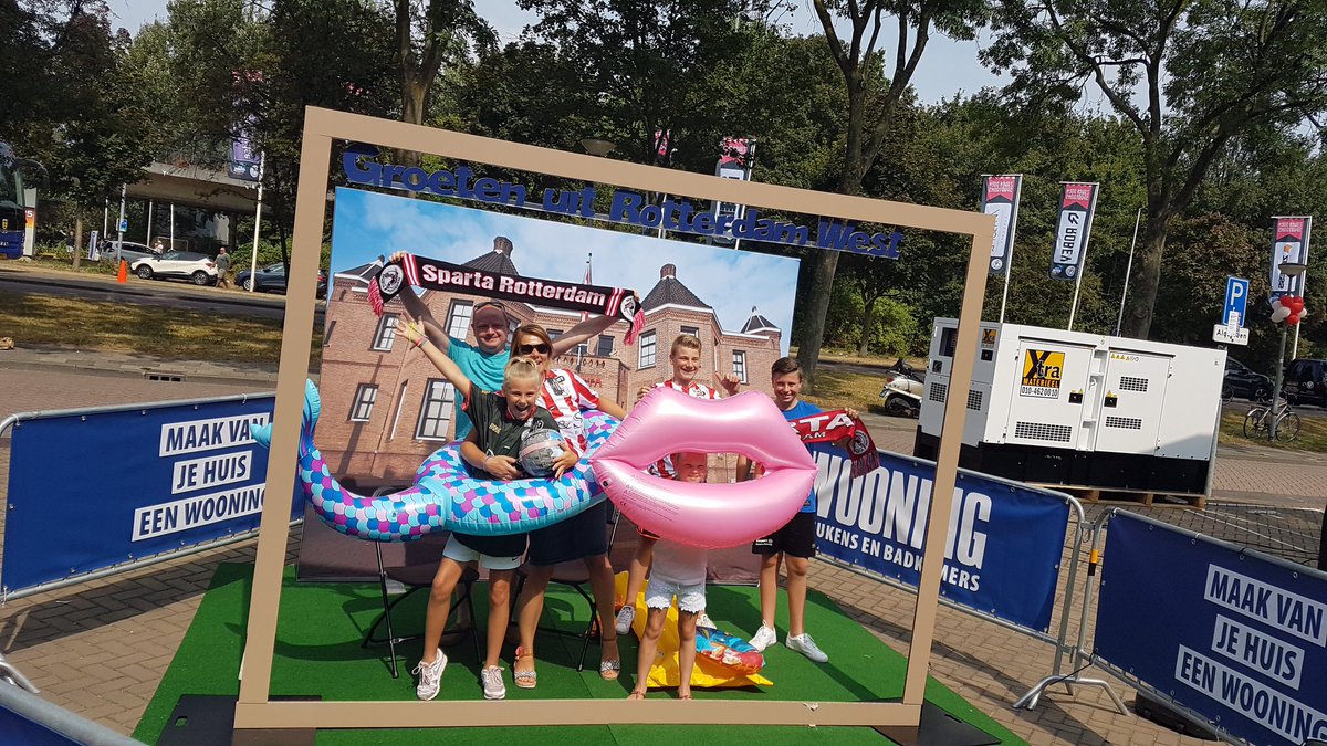 <a href="/WooningKeukens/">Wooning</a> op de Familiedag van <a href="/SpartaRotterdam/">Sparta Rotterdam</a>. Met de Groeten uit Rotterdam West. #sponsoractivatie