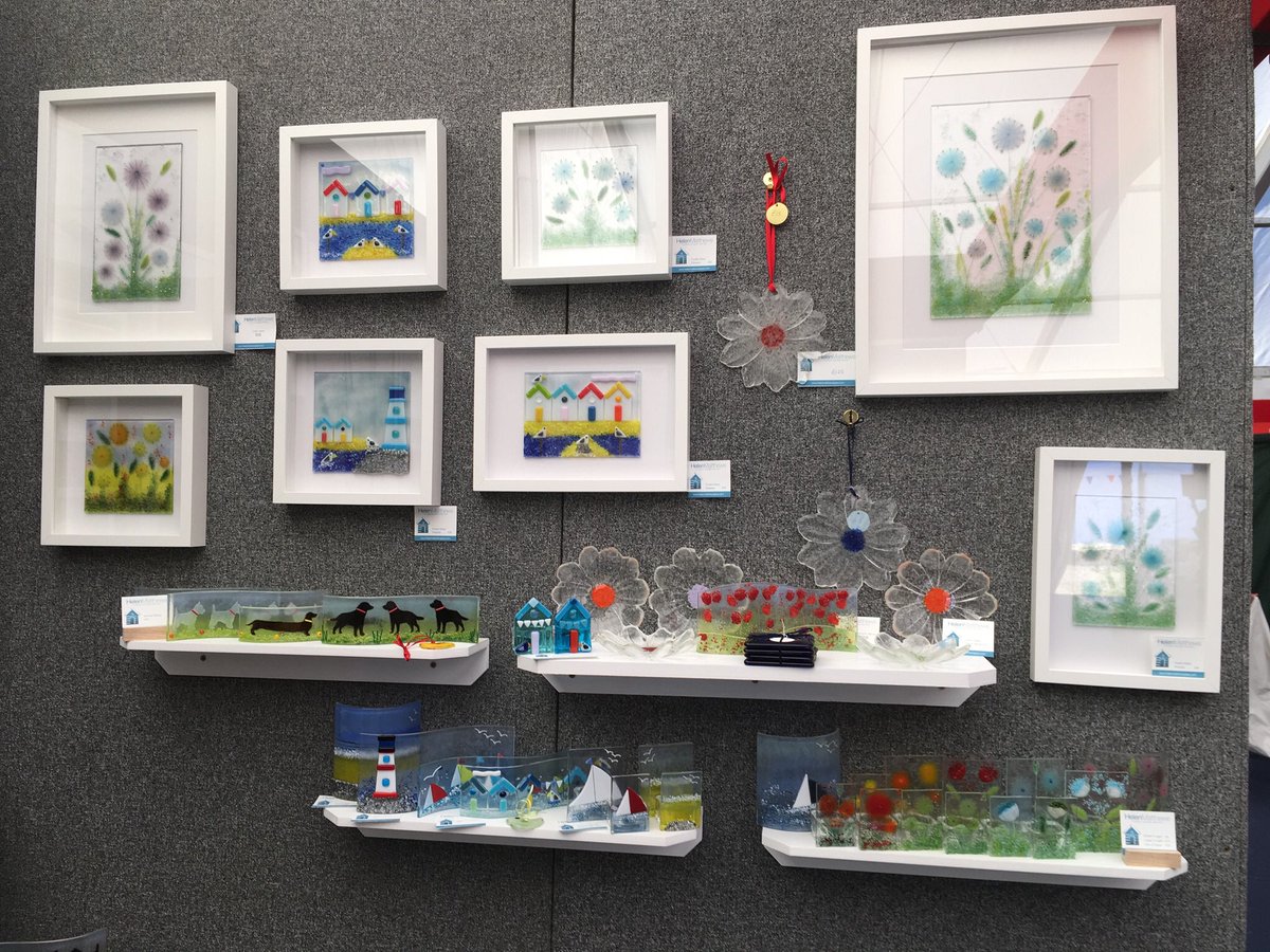 BrilloSchnauzer's tweet photo. Hi #schnauzergang palz. Don’t forget if you’re @BBCCountryfile @BlenheimPalace to go and see @hmglassart In the #greatbritishctafters marquee https://t.co/HQJrIBXzmu