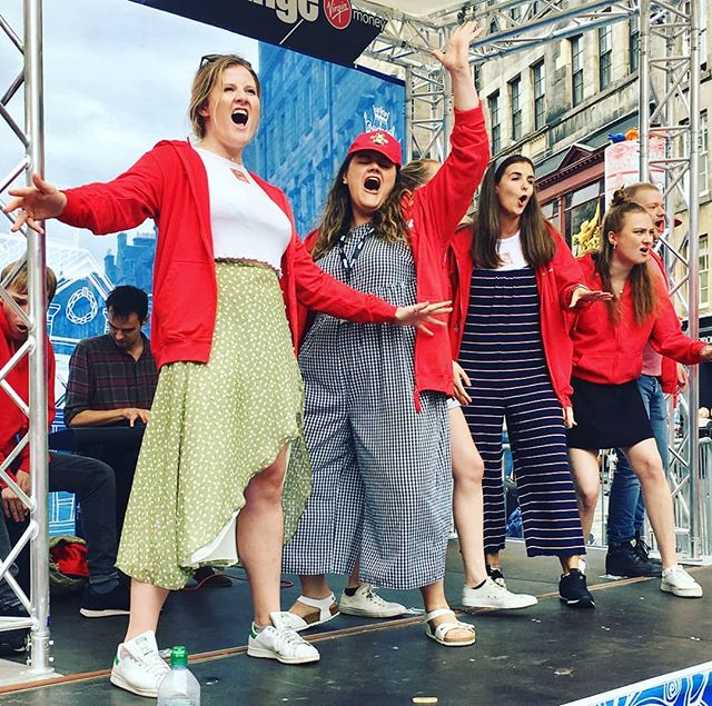improv_musical's tweet image. What a rock-&apos;n&apos;-roll Mile performance yesterday - thanks to everyone who came along and cheered us on 🤘🤘🤘
For another taster of what we do, come along to the Royal Mile Lower Stage tomorrow at 1pm armed with your suggestions... or catch the full show every night at 4.05pm  🐵
