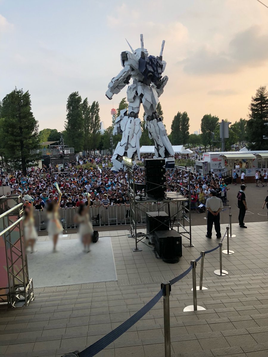 よっくん 今日も実物大ユニコーンガンダム横のフェスティバル広場でアイドルイベントでした ステージが入口真横になるガンダムカフェ台場店さん 商売上がったりですね よっくん 今日も実物大ユニコーンガンダム横のフェスティバル広場でアイドルイベントでした ステージが入口真横になるガンダムカフェ台場店さん 商売上がったりですね