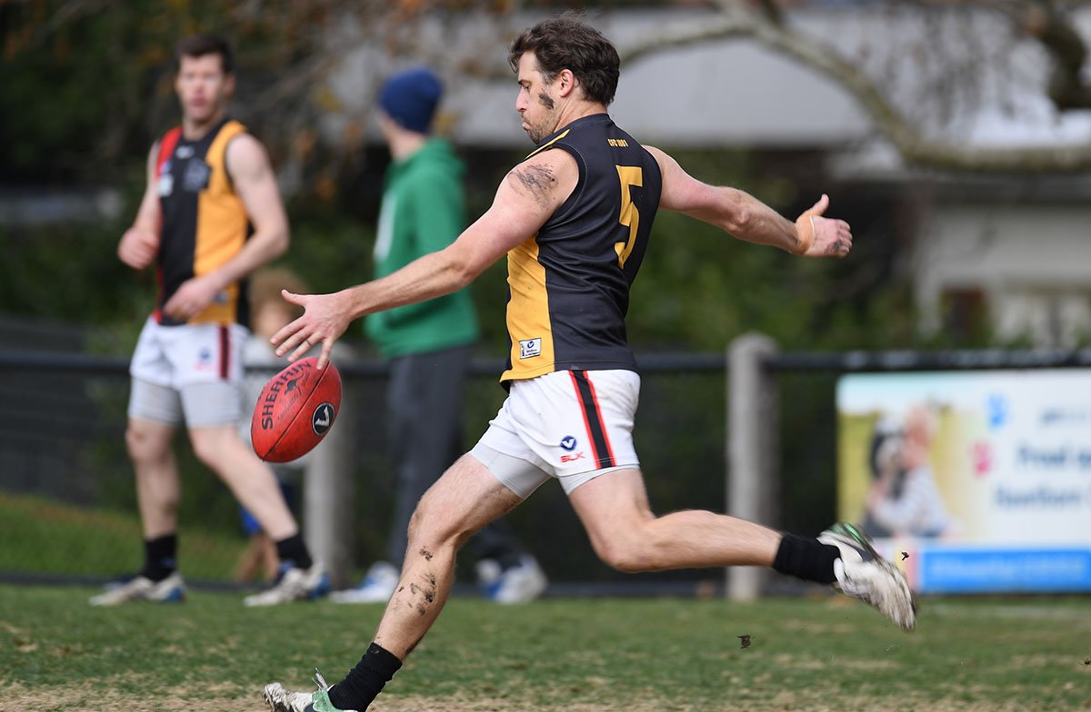 REPORT | <a href="/CanterburyCobra/">Canterbury Cobras</a> re-entered the four as the other Cobras fell out thanks to <a href="/WestbourneGFC/">Westbourne Gram FC</a> - More on Division 3: bit.ly/2ACBAIk