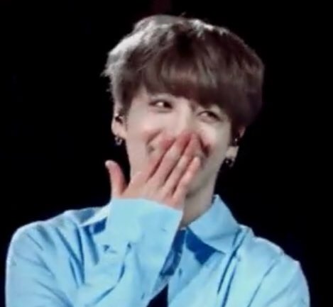 LQ_KOOK's tweet photo. 입 가리고 히히 https://t.co/TJ4PT7P2Ww