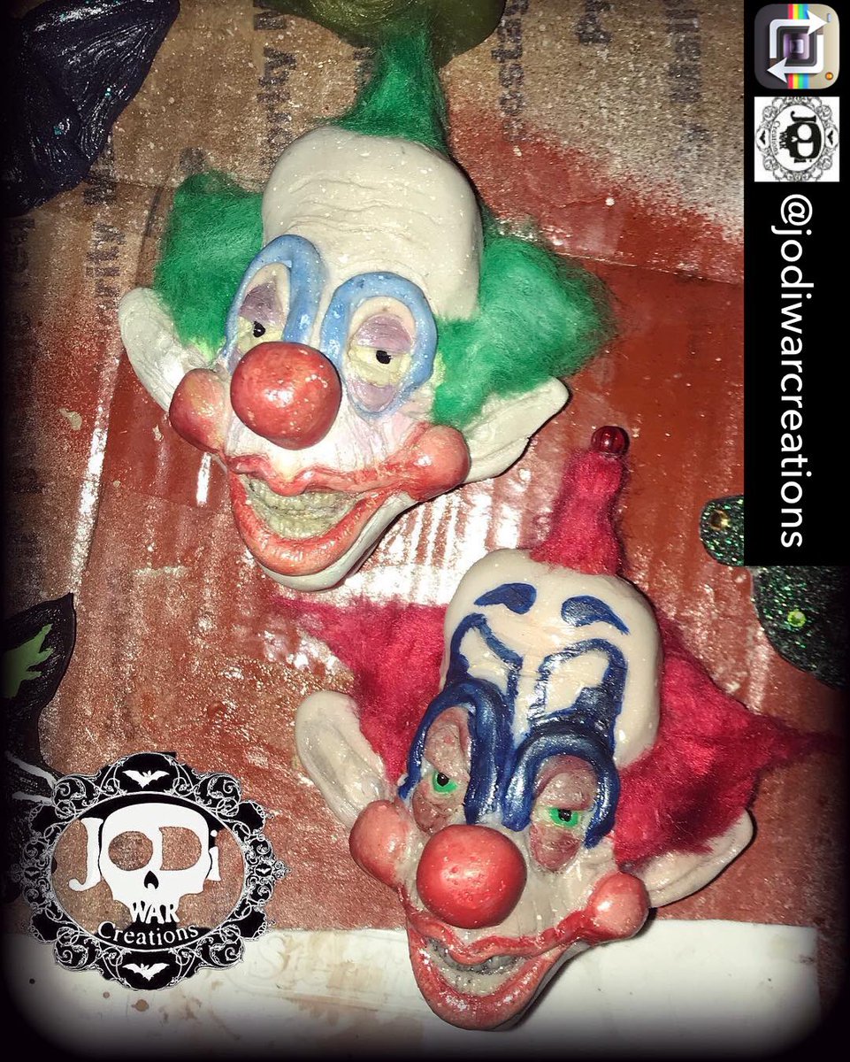 JoDiWarCreation's tweet photo. Added some fuzzy hair to my Killer Klowns . It’s a wip but Almost done with them Still have to make their stands. #clown #killer #killerklownsfromouterspace  #sculptor #art #artistry #30thanniversary #chiodobrothers #kkfos30 #darkart #horrorart  #killerklowns #horror  #horrorlove https://t.co/rT7ExlMuby