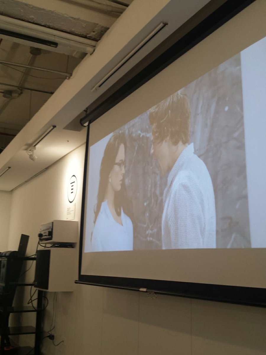 CBPrintedMerchs's tweet image. They're playing Best Song Ever right now! #1DInfinityPH