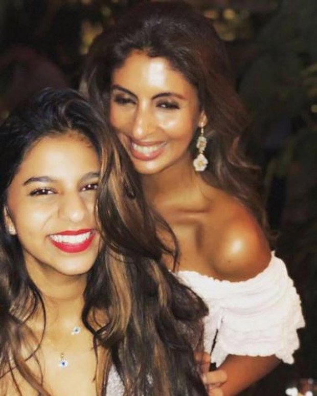 Itsmesasidhar's tweet image. WOW! #Suhana_Khan and #Shweta_Bachchan sizzle and revel in their #S_factor in this unseen pic bollywoodhungama.com/news/features/…