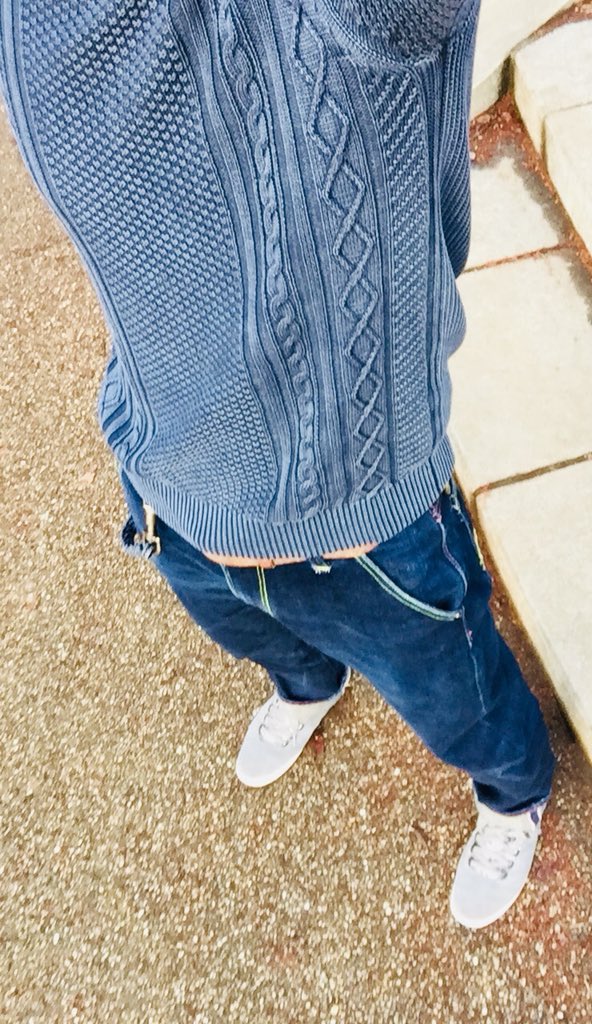 tantakaman's tweet image. #このタグを見た人はお気に入りのデニムを張り付ける

一応インディゴ染めのセーター。
デニムはiB製が23oz。
過去画像っす。