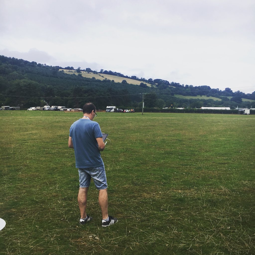 Annette21469736's tweet photo. Droning at Brecon county show #Eardleysmart #drone #brecon https://t.co/vxFXKs5b5d