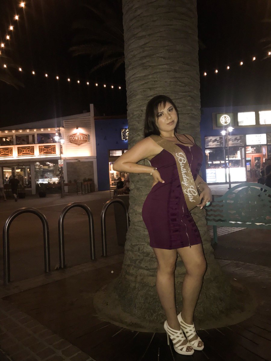 JasminCampos88's tweet image. Alexa , play ‘in da club’ #21👑  #finallyHere #LeoSzn