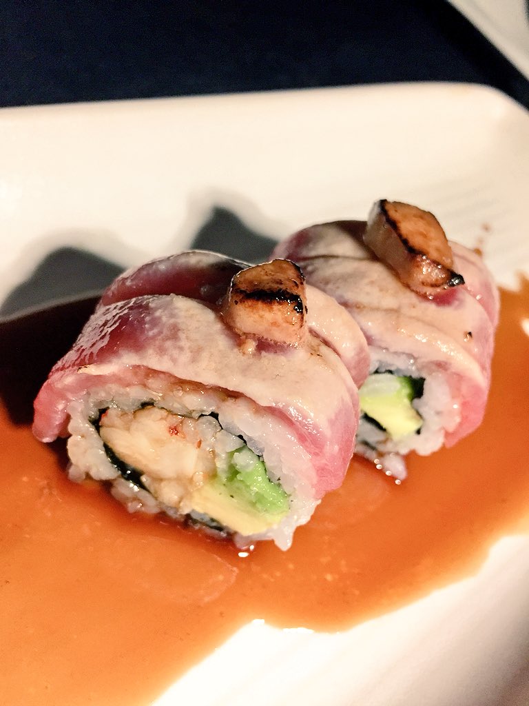 Por #EnsoSushi #Campoamor no pasan los años. Se sigue comiendo muy bien (aunq es el más flojo de todos) y el servicio sigue siendo bastante flojo. Tampoco parece que les importe. Les vendría bien algo de competencia por la zona.