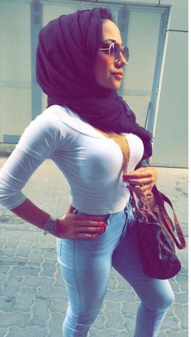 Boobs hijab Muslim Camgirl: