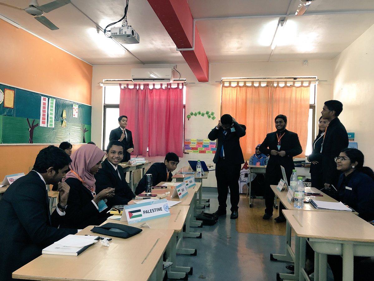Midhfa's tweet photo. Great to join the young leaders of @mvmun_ today, and share my insights and experiences... https://t.co/D3jasXIa8I