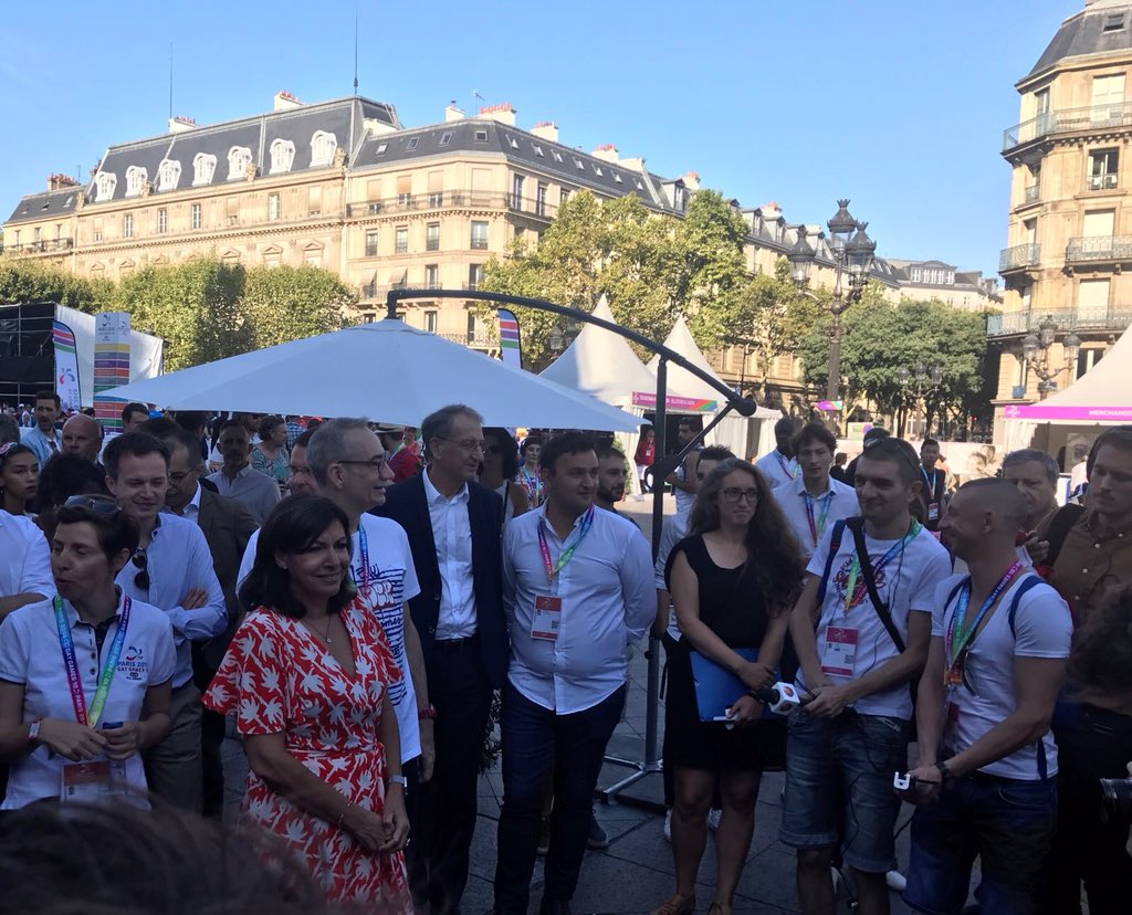 jfmartins's tweet photo. Après 5 ans de travail, des milliers de participants ce matin à @Paris pour ouvrir le village de @paris2018 
Paris ville de sports, de liberté, de l’amour et de l’égalité 🌈 🏆🥇🤾‍♀️⚽️🏀🏈🏓🏸❤️ @Anne_Hidalgo https://t.co/6K5Y94yQPg