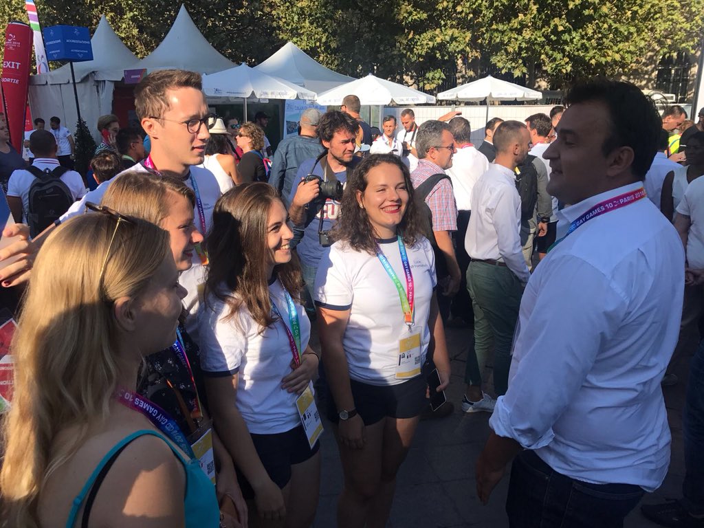 jfmartins's tweet photo. Après 5 ans de travail, des milliers de participants ce matin à @Paris pour ouvrir le village de @paris2018 
Paris ville de sports, de liberté, de l’amour et de l’égalité 🌈 🏆🥇🤾‍♀️⚽️🏀🏈🏓🏸❤️ @Anne_Hidalgo https://t.co/6K5Y94yQPg