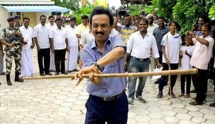 hemaquotes's tweet photo. துப்பாக்கி எதற்க்கு உடன்பிறப்பே, சிலம்பரசன் தளபதியிடம் சிலம்பாட்டம் கற்றுக்கொள், ஏ ஜாங்கு ஜக்கு ஜஜக்கு ஜக்கு ஜாங்கு ஜக்குச் சா
#கள்ளதுப்பாக்கிதிமுக https://t.co/2VByzdpeKC