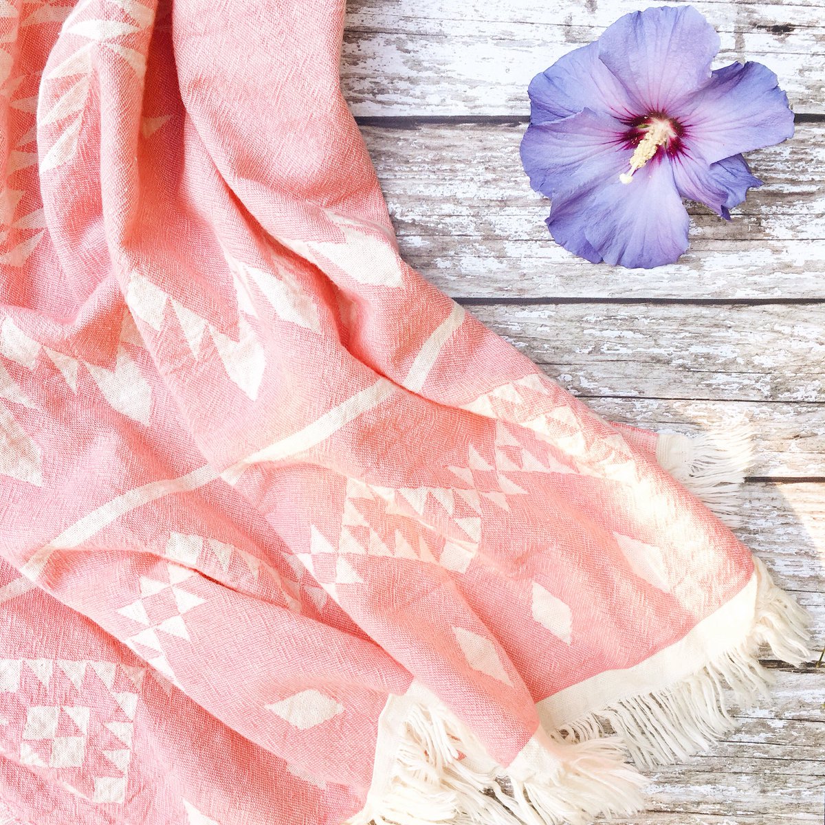 _sandandsalt's tweet photo. 💗 Created from utterly soft 100% aegean cotton, pattern reversible, sand free and very beautiful, our jacquard hammam towels are your essential beach and travel companions - not tried hammams yet? Give them a go, your baggage allowance will thank you! 💗

https://t.co/ai6RuRD772 https://t.co/9vQw8FHdRM